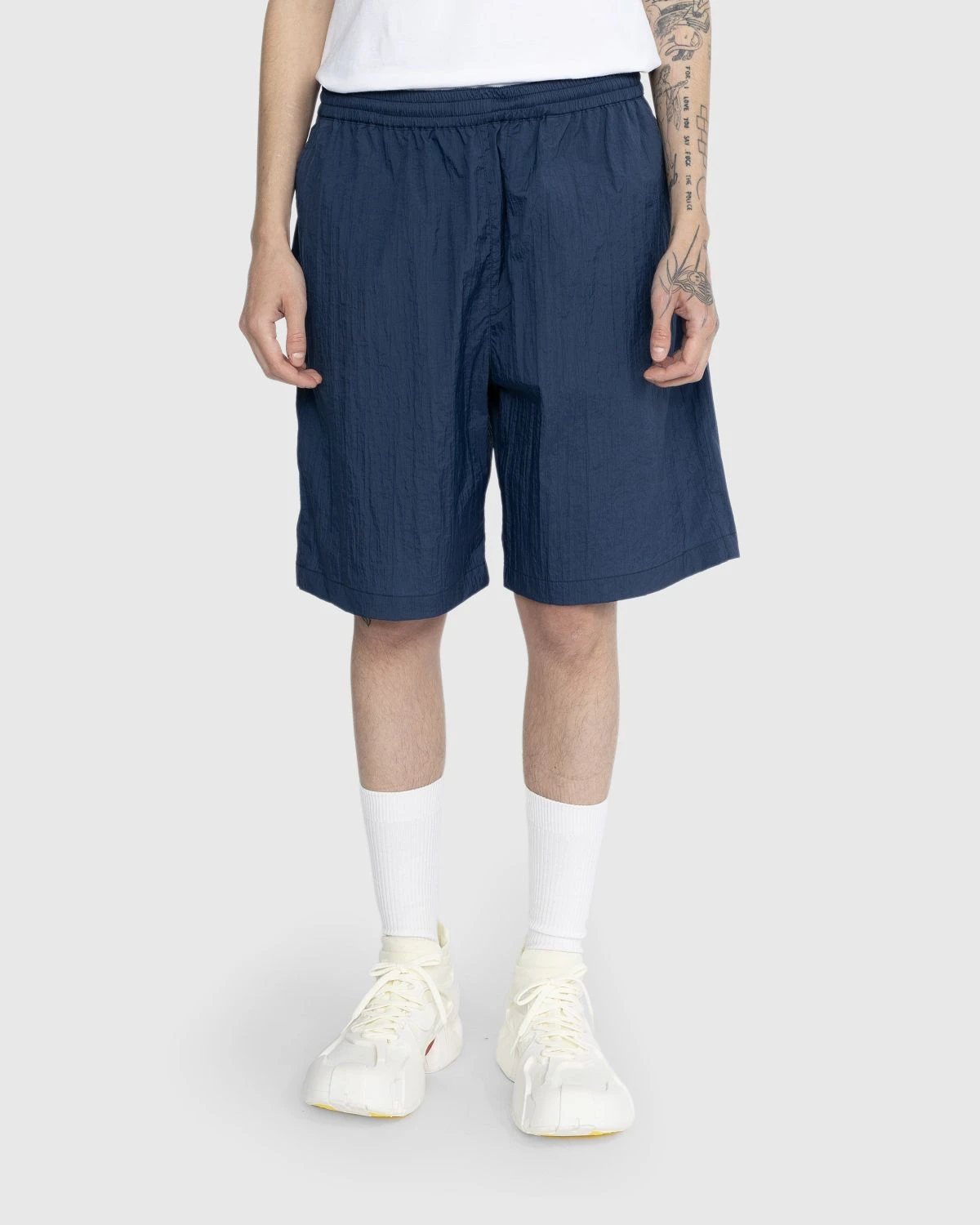 Highsnobiety – Texture Nylon Mid Lenght Elastic Shorts Midnight Blue - Image 2